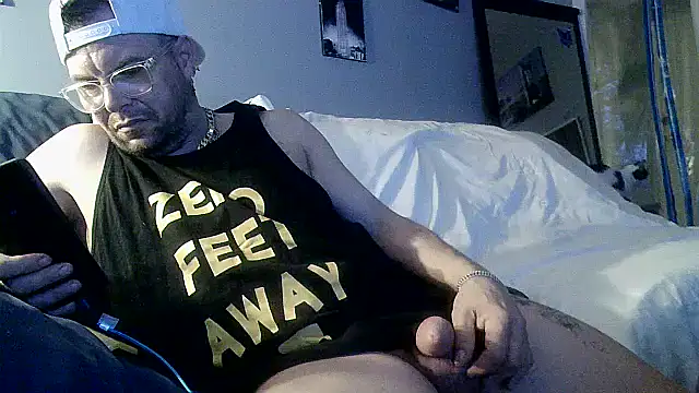 Snapshot of Vinyboy69 chatting on May 6, 6:30 am Vinyboy69 online show from May 6, 6:30 am