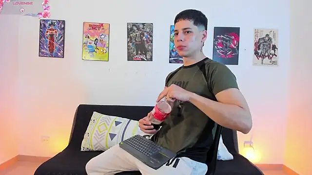 jonathanjoestar  online show from December 15, 10:14 pm