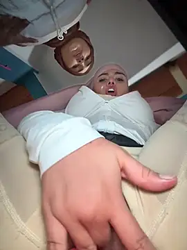 lalilamassu1 online show from April 18, 7:58 pm