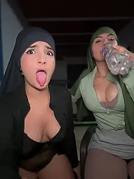 lalilamassu1 online show from May 24, 3:55 am