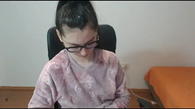 CuteJollie4U online show from February 4, 3:57 pm