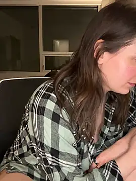 nerdynina online show from February 3, 1:37 am