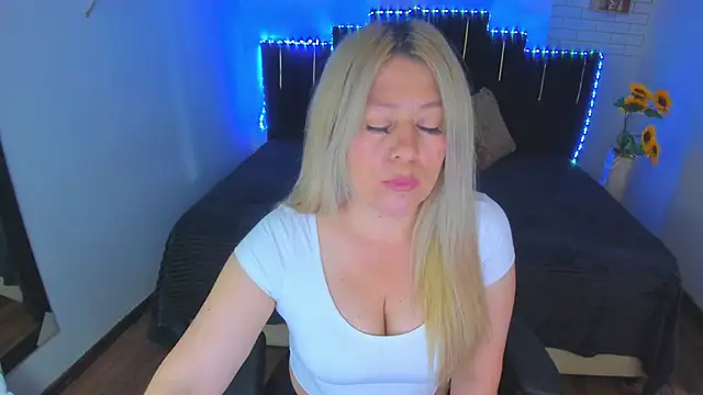 arisha katy1 online show from January 4, 11:59 pm