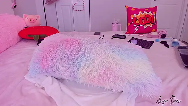 Snapshot of AngieDaniels1 chatting on March 13, 5:28 pm AngieDaniels1 online show from March 13, 5:28 pm