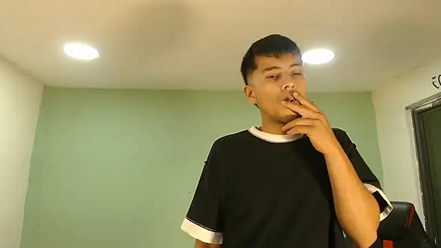 danielitopapuu online show from December 16, 12:59 am