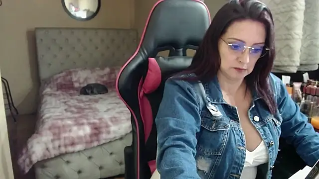 Carol Scottt online show from June 4, 10:16 pm