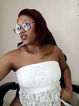 Snapshot of charmainexxx chatting on March 3, 1:12 am charmainexxx online show from March 3, 1:12 am