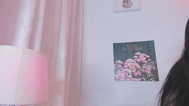 Snapshot of msschloee_ chatting on June 6, 7:29 pm msschloee online show from June 6, 7:29 pm