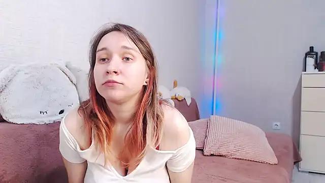 Snapshot of lovely_hayley chatting on June 15, 8:22 pm lovely hayley online show from June 15, 8:22 pm