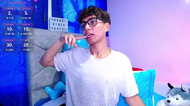 OwenBluee online show from December 7, 11:18 am