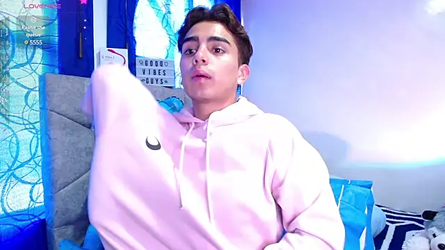 OwenBluee online show from January 28, 1:38 pm