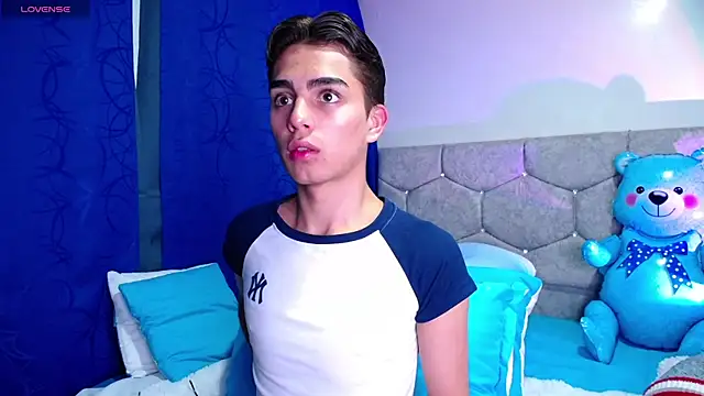 OwenBluee online show from February 5, 6:24 am