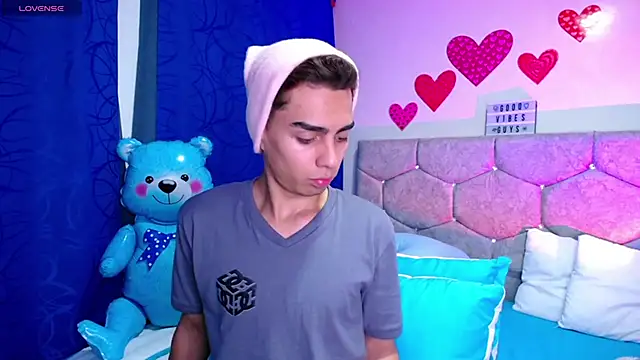 OwenBluee online show from February 18, 6:15 am