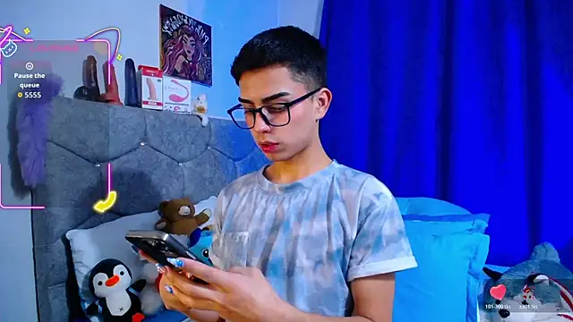 OwenBluee online show from October 24, 6:32 am