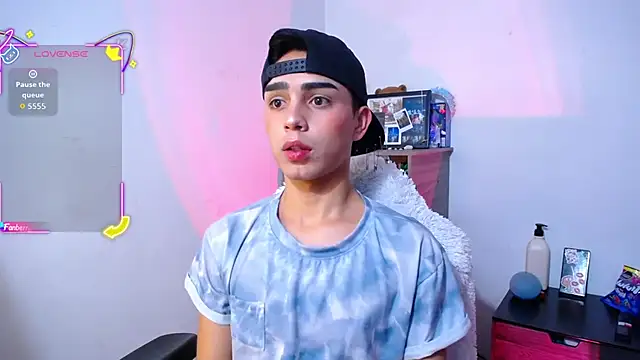 OwenBluee online show from November 18, 11:03 am