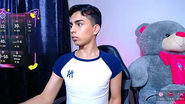 OwenBluee online show from April 15, 4:25 pm