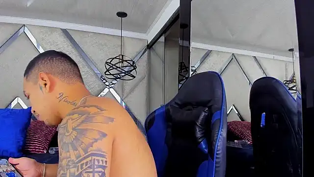 Damian09  online show from May 22, 3:57 am