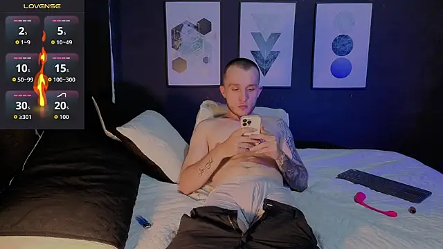 Dylanwhite23  online show from February 19, 3:46 am