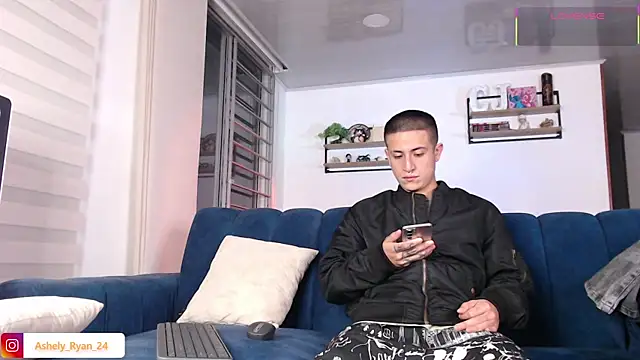 Snapshot of ashely_ryan24 chatting on June 10, 12:22 am ashely ryan24 online show from June 10, 12:22 am