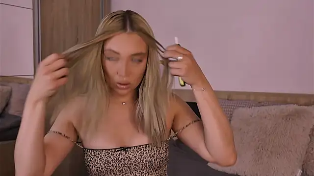 Jessielle online show from June 6, 7:13 am