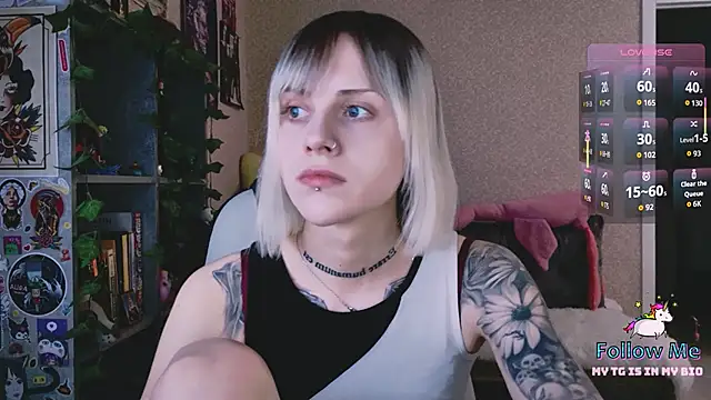 NaniMoore online show from April 5, 9:01 pm