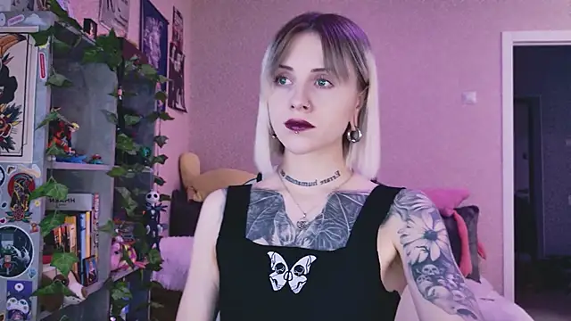 NaniMoore online show from April 28, 8:14 pm