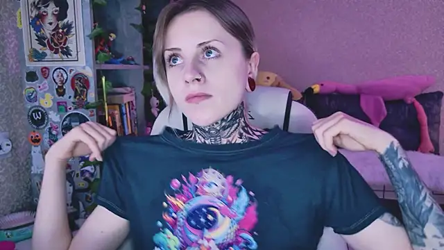 NaniMoore online show from July 4, 7:20 pm