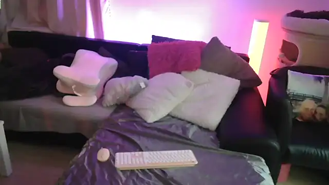 Snapshot of HotElena chatting on March 30, 5:36 pm HotElena online show from March 30, 5:36 pm