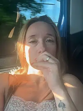 AnneHove online show from July 18, 4:11 pm