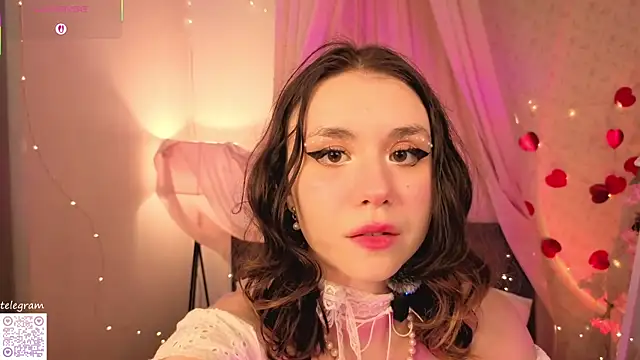 lilly Cherry  online show from May 28, 11:18 am