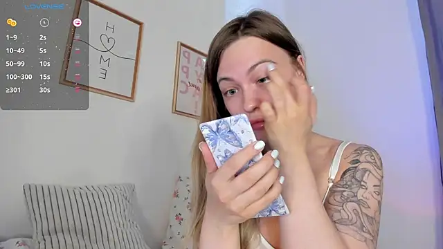Snapshot of damn_cutie chatting on July 14, 2:56 pm damn cutie online show from July 14, 2:56 pm