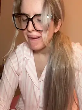 Holly-Glamour online show from February 4, 3:23 am