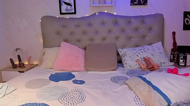 Antonella Montanari online show from January 18, 1:42 am