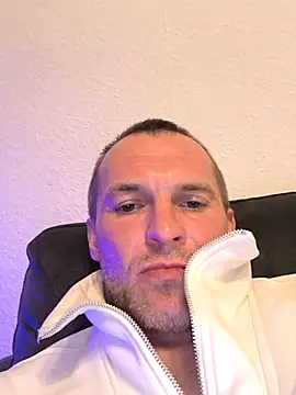 AttractiveSilk5 online show from March 30, 5:58 pm