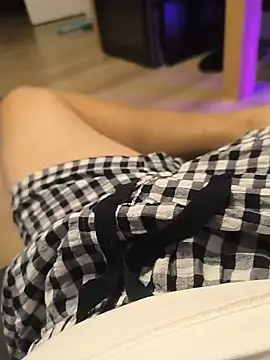 AttractiveSilk5 online show from July 15, 10:15 pm