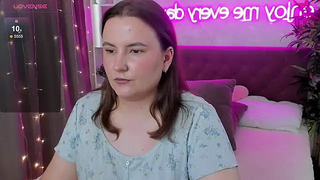FeralPeach online show from June 13, 8:23 am