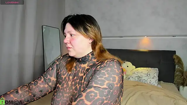 Snapshot of Ruth_Oliver chatting on June 5, 1:12 am Ruth Oliver online show from June 5, 1:12 am
