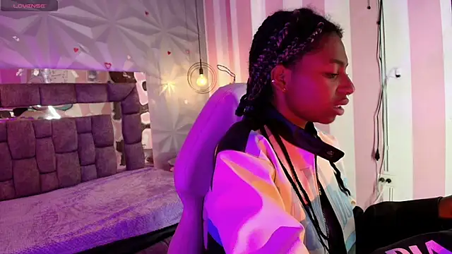 Snapshot of Queen_perla_ chatting on February 8, 6:44 pm Queen perla online show from February 8, 6:44 pm