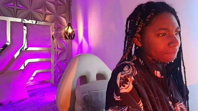 Snapshot of Queen_perla_ chatting on February 11, 11:37 am Queen perla online show from February 11, 11:37 am