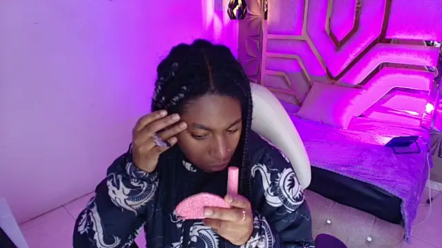 Snapshot of Queen_perla_ chatting on February 25, 12:15 pm Queen perla online show from February 25, 12:15 pm