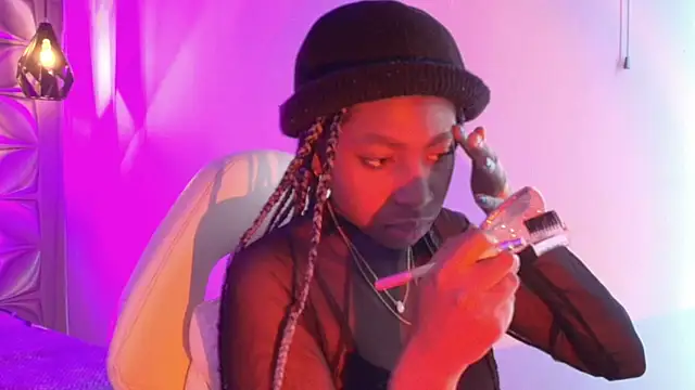 Snapshot of Queen_perla_ chatting on March 3, 12:22 pm Queen perla online show from March 3, 12:22 pm