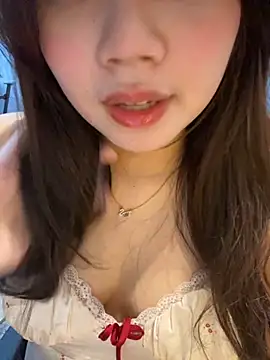 Snapshot of Hotellinh12 chatting on October 22, 7:41 am Hotellinh12 online show from October 22, 7:41 am