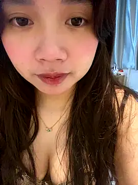 Snapshot of Hotellinh12 chatting on October 28, 5:15 pm Hotellinh12 online show from October 28, 5:15 pm