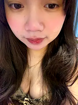 Snapshot of Hotellinh12 chatting on November 1, 6:26 am Hotellinh12 online show from November 1, 6:26 am