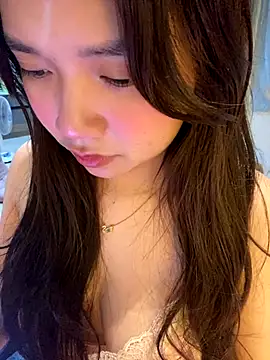 Snapshot of Hotellinh12 chatting on November 1, 6:43 pm Hotellinh12 online show from November 1, 6:43 pm