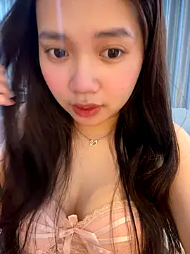 Snapshot of Hotellinh12 chatting on November 3, 7:20 am Hotellinh12 online show from November 3, 7:20 am