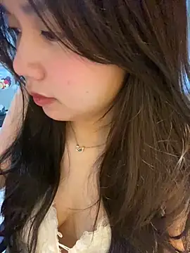 Snapshot of Hotellinh12 chatting on November 4, 3:00 pm Hotellinh12 online show from November 4, 3:00 pm