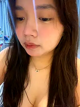 Snapshot of Hotellinh12 chatting on November 5, 10:26 am Hotellinh12 online show from November 5, 10:26 am