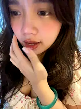 Snapshot of Hotellinh12 chatting on November 14, 1:32 pm Hotellinh12 online show from November 14, 1:32 pm