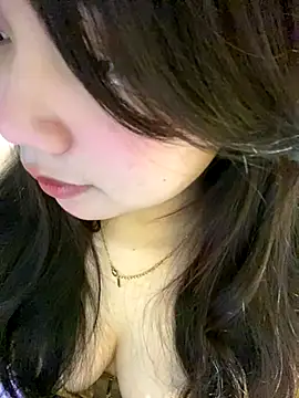 Snapshot of Hotellinh12 chatting on November 15, 4:25 pm Hotellinh12 online show from November 15, 4:25 pm